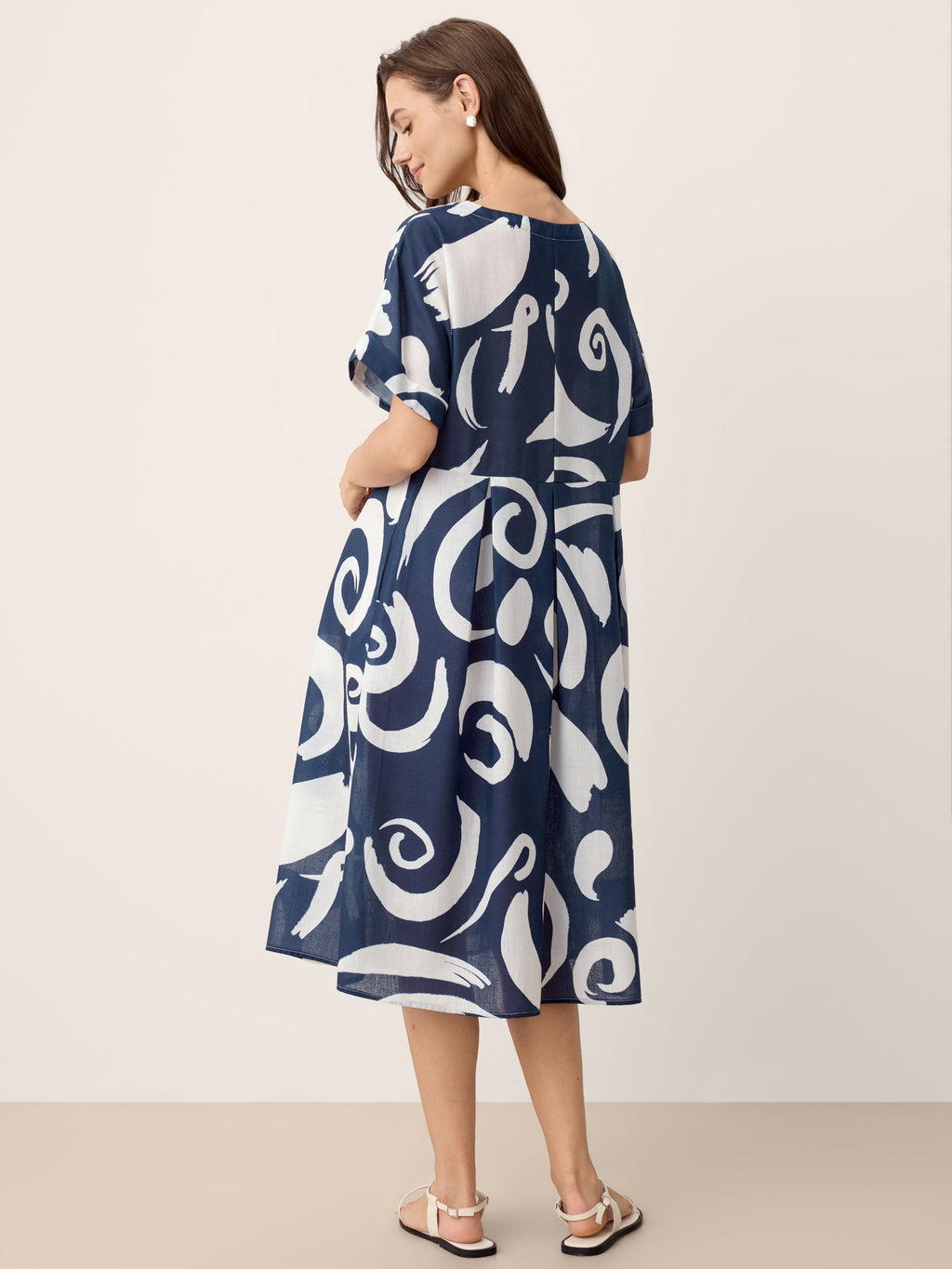 Vestido midi de lino con estampado abstracto y cintura plisada PRIYA