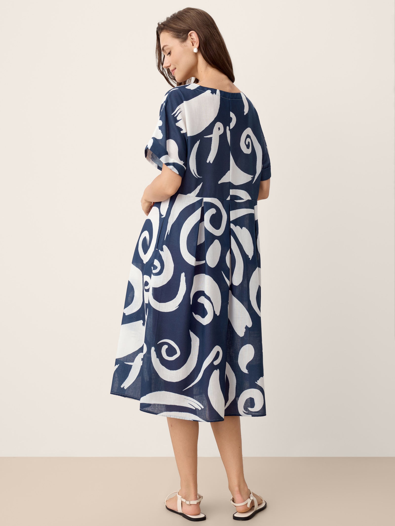 Vestido midi de lino con estampado abstracto y cintura plisada PRIYA