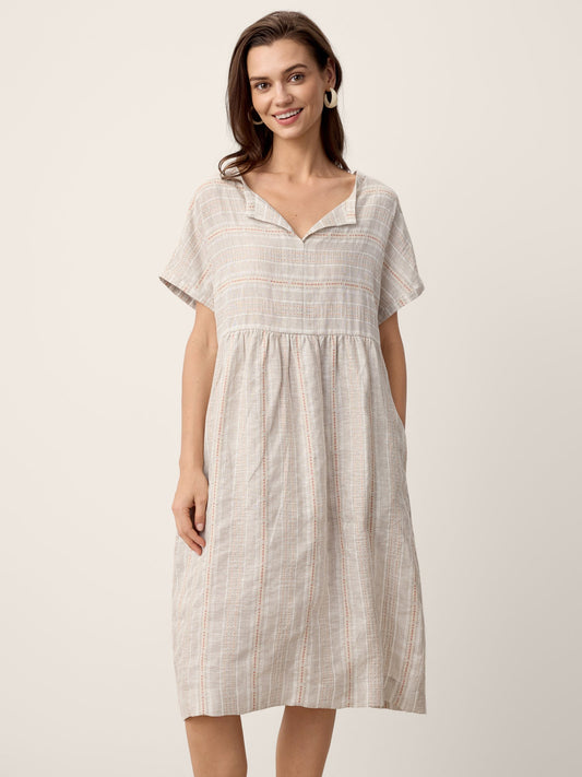 Vestido midi fruncido de lino con dobladillo y cuello partido SYDNEY